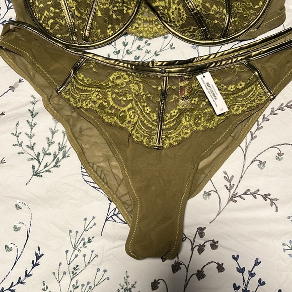 NWT Adore Me Bra and Panty Set - Picture 2 of 6